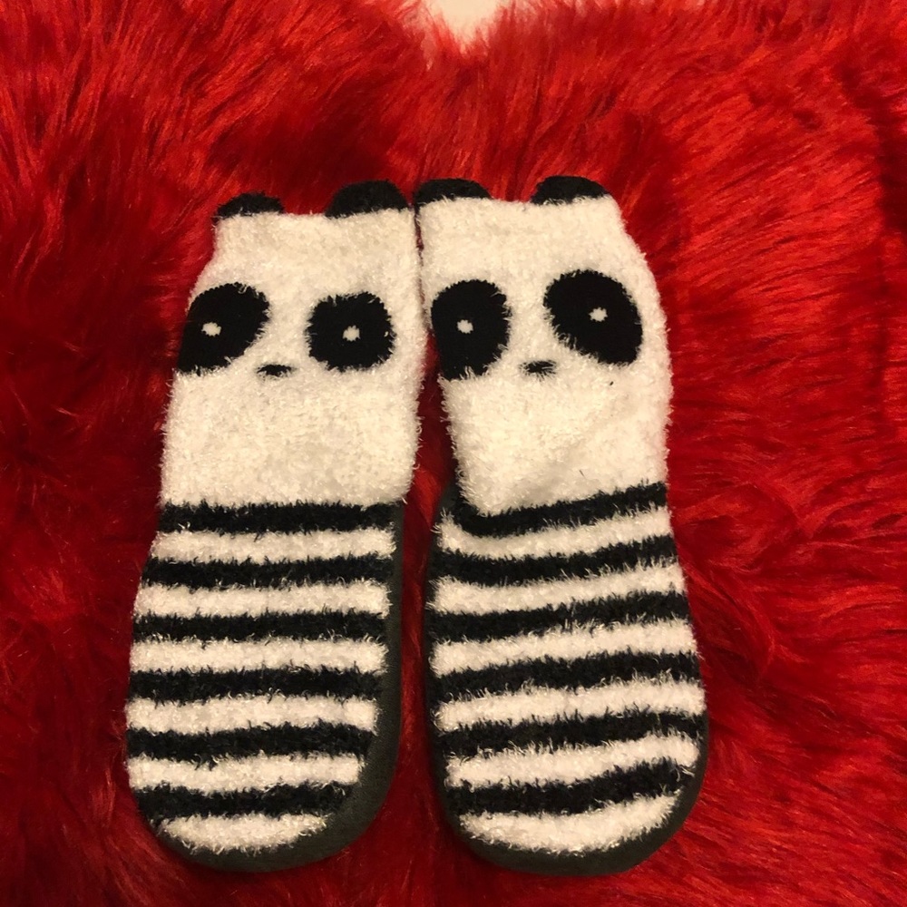 NWT BABY LOVELY PUFFIN NON SLIPPERY SOCKSSIZE 1218